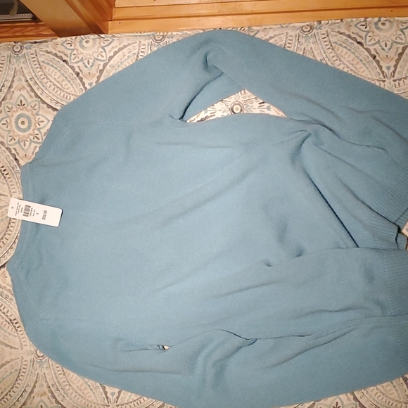 LL Bean Classic Cashmere Sweater, Crewneck - Picture 5 of 6